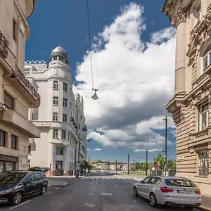 https://the-parliament-executive-apartment.inbudapesthotels.com